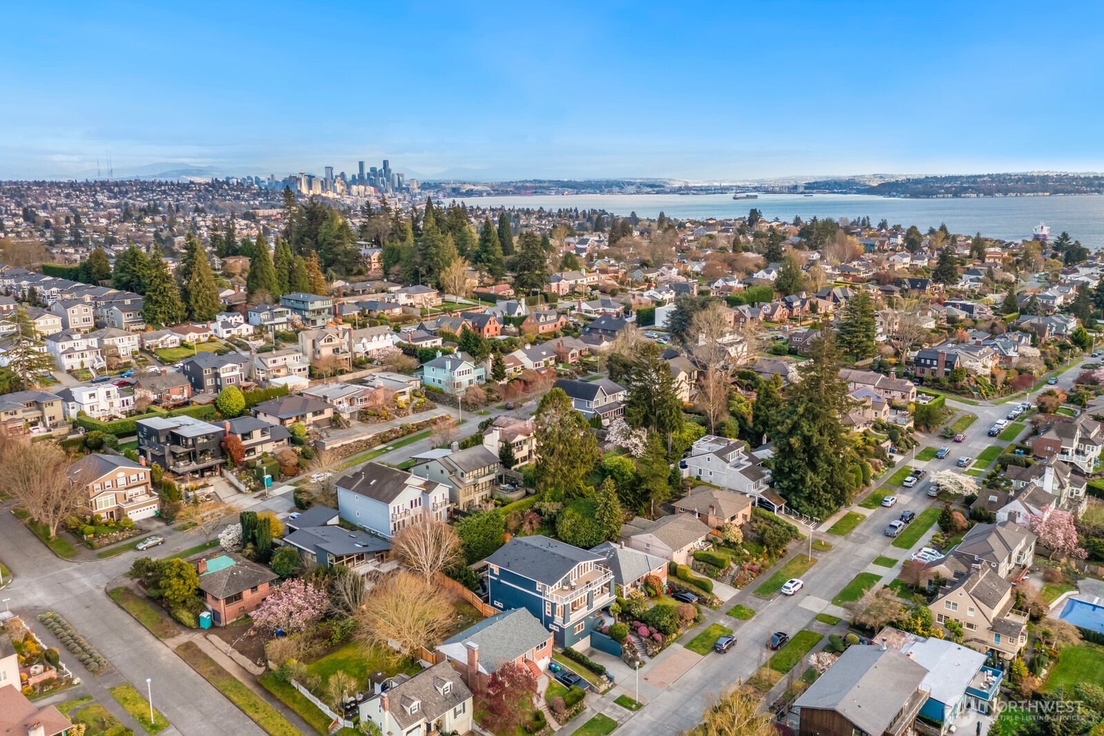 3046 43rd Avenue W, Seattle, WA 98199