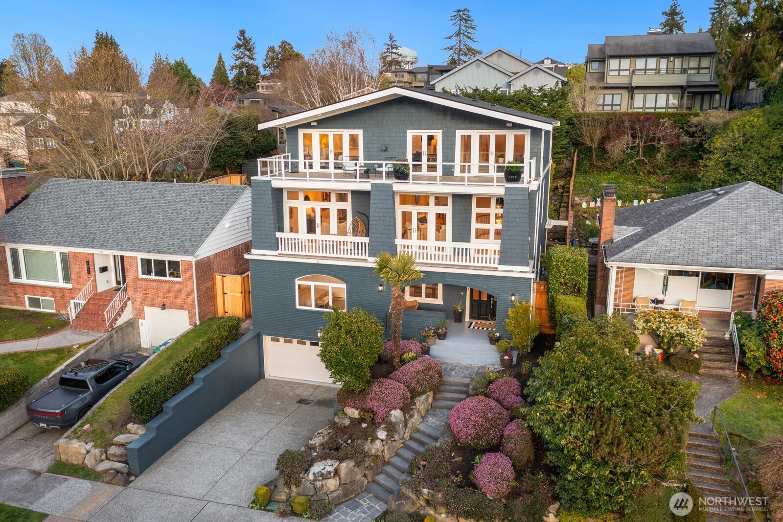 3046 43rd Avenue W, Seattle, WA 98199