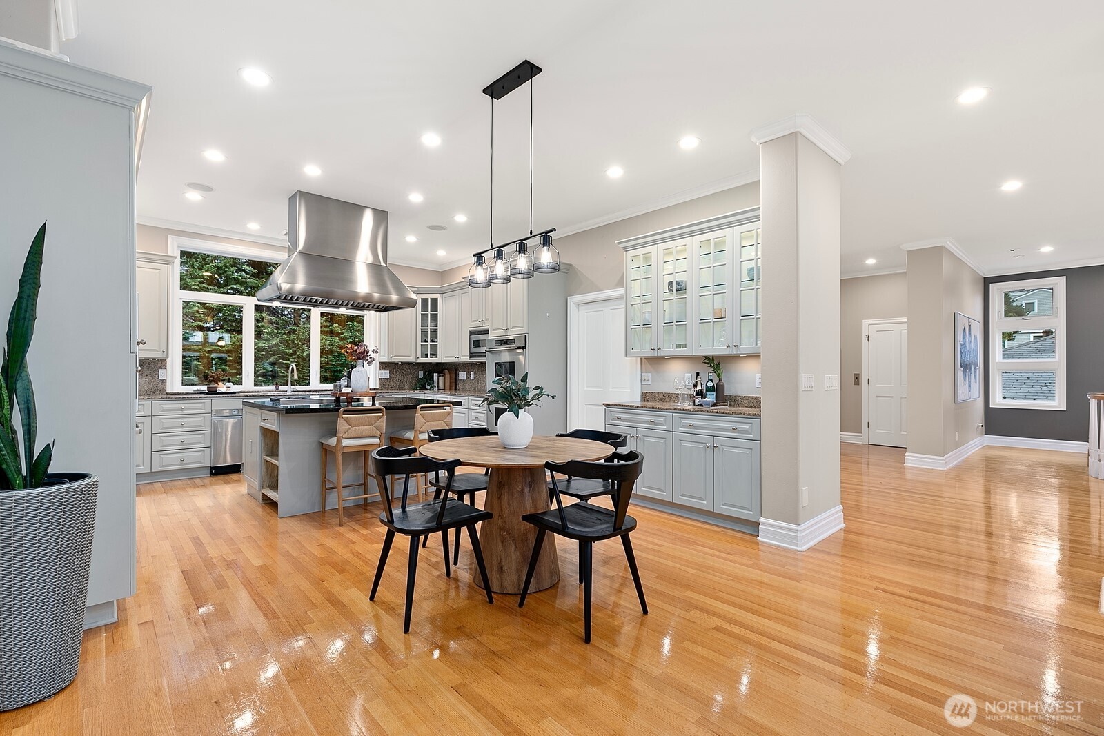 3046 43rd Avenue W, Seattle, WA 98199