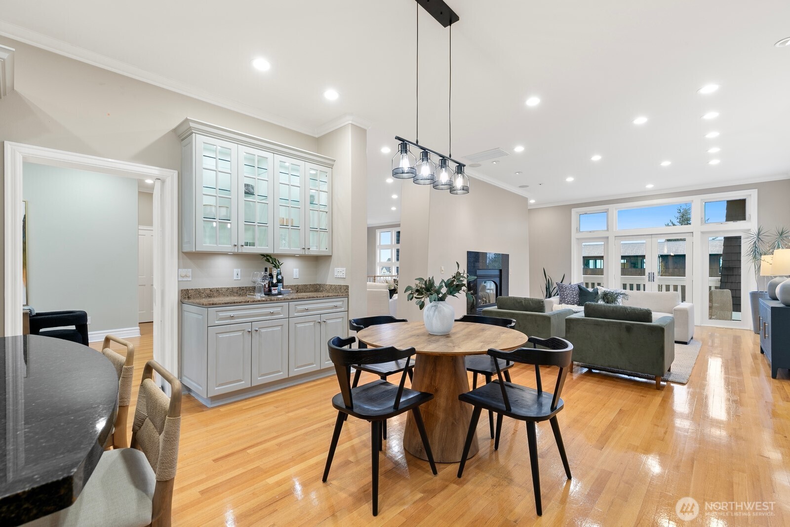 3046 43rd Avenue W, Seattle, WA 98199