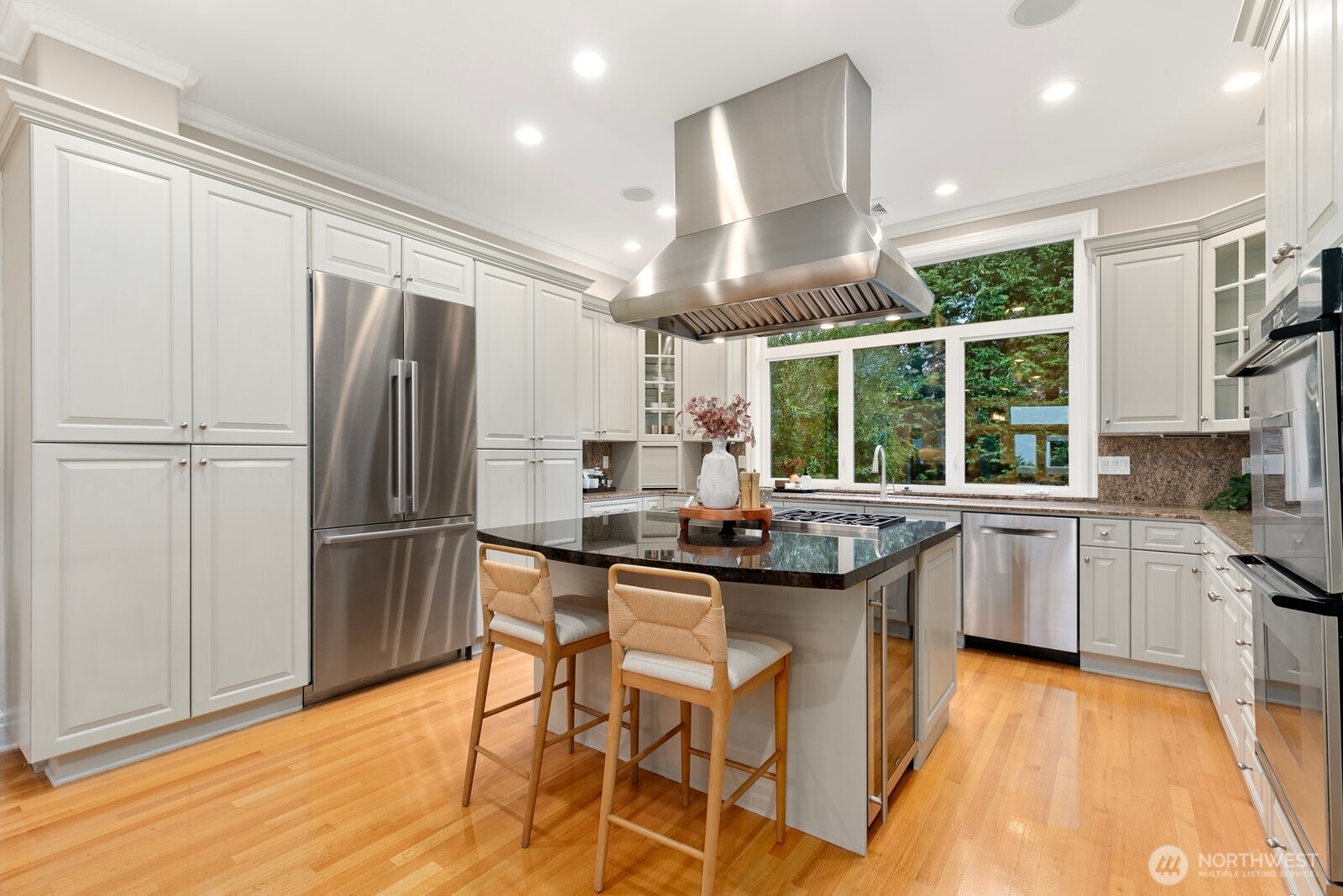 3046 43rd Avenue W, Seattle, WA 98199