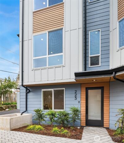 219 NE 75th Street , Seattle, WA 98115 - Photo 2