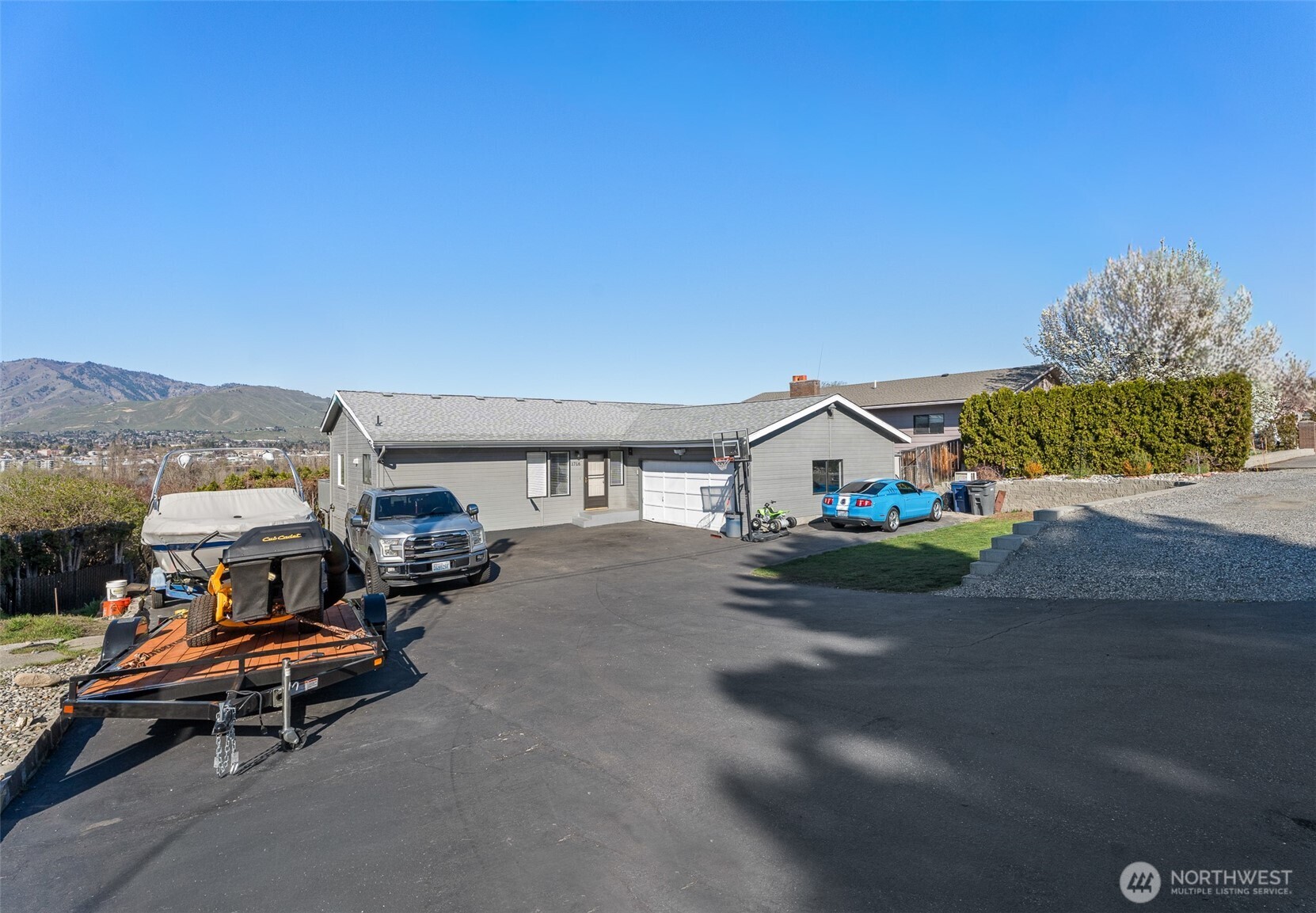 1716 N Anne Avenue , East Wenatchee, WA 98802