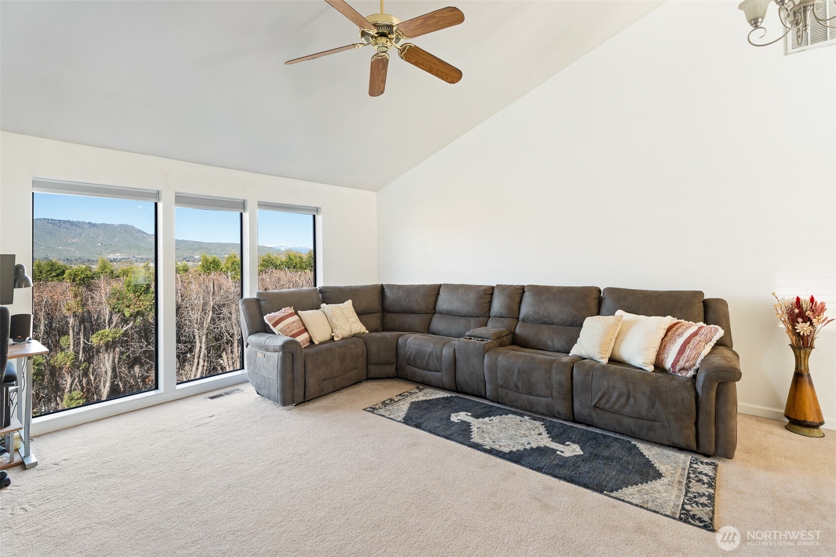 1716 N Anne Avenue , East Wenatchee, WA 98802