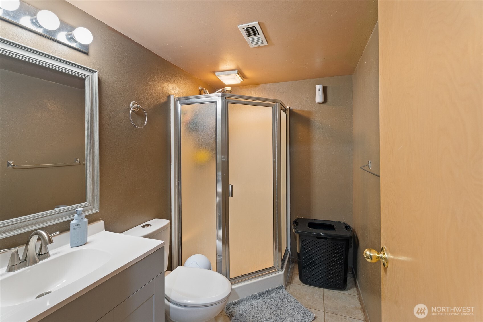 1716 N Anne Avenue , East Wenatchee, WA 98802