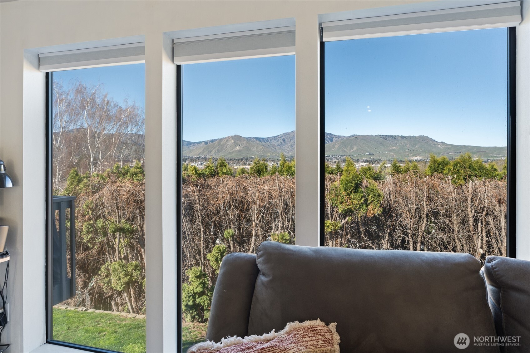 1716 N Anne Avenue , East Wenatchee, WA 98802