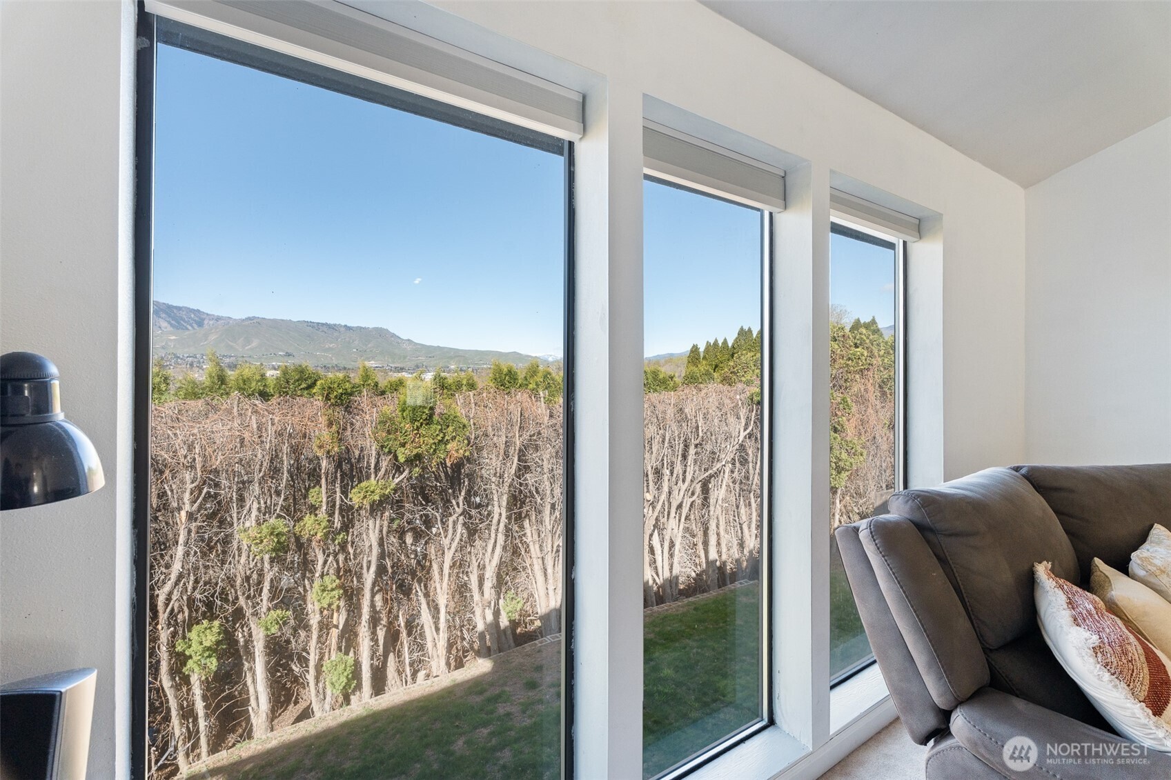 1716 N Anne Avenue , East Wenatchee, WA 98802