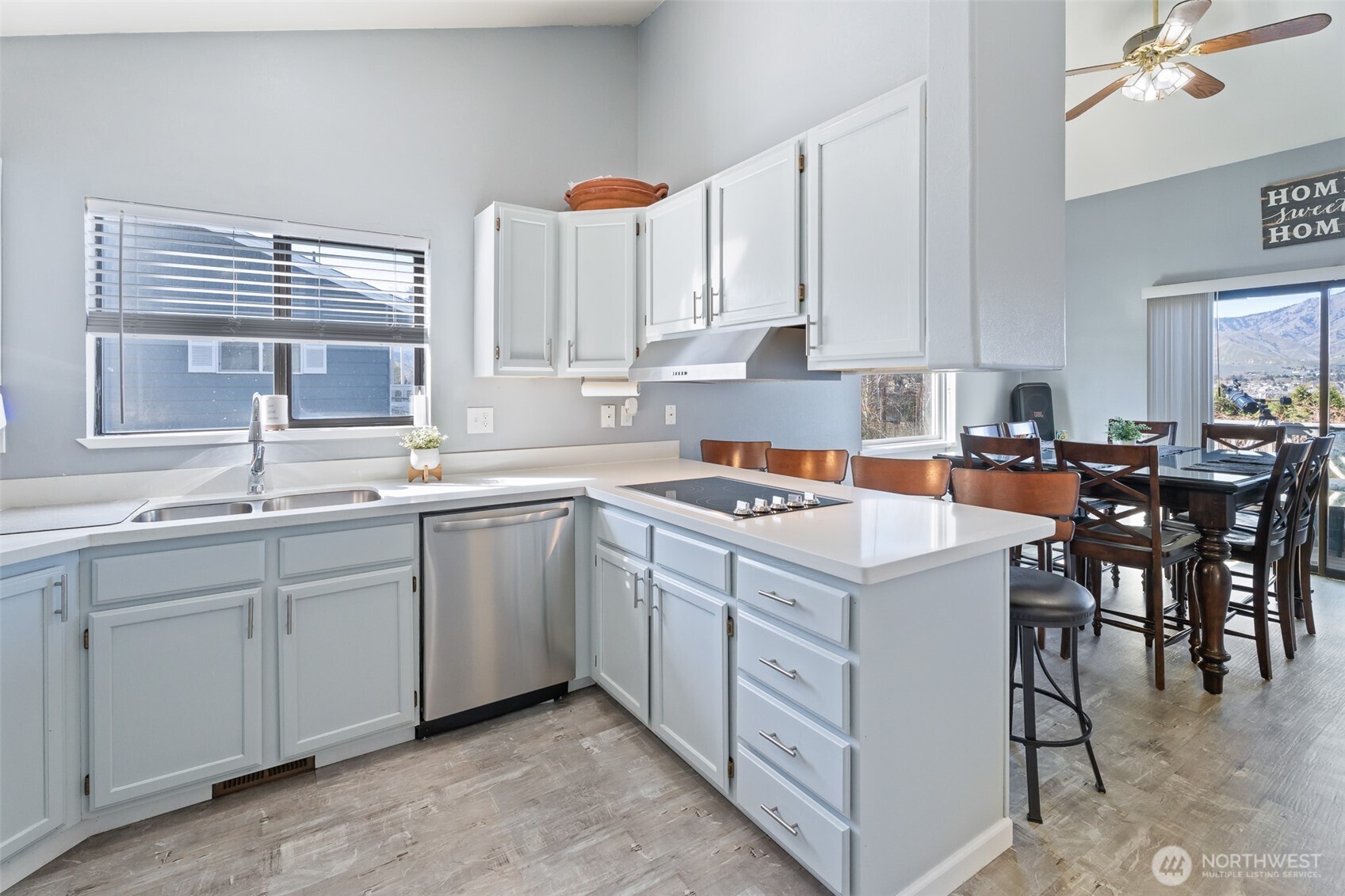 1716 N Anne Avenue , East Wenatchee, WA 98802