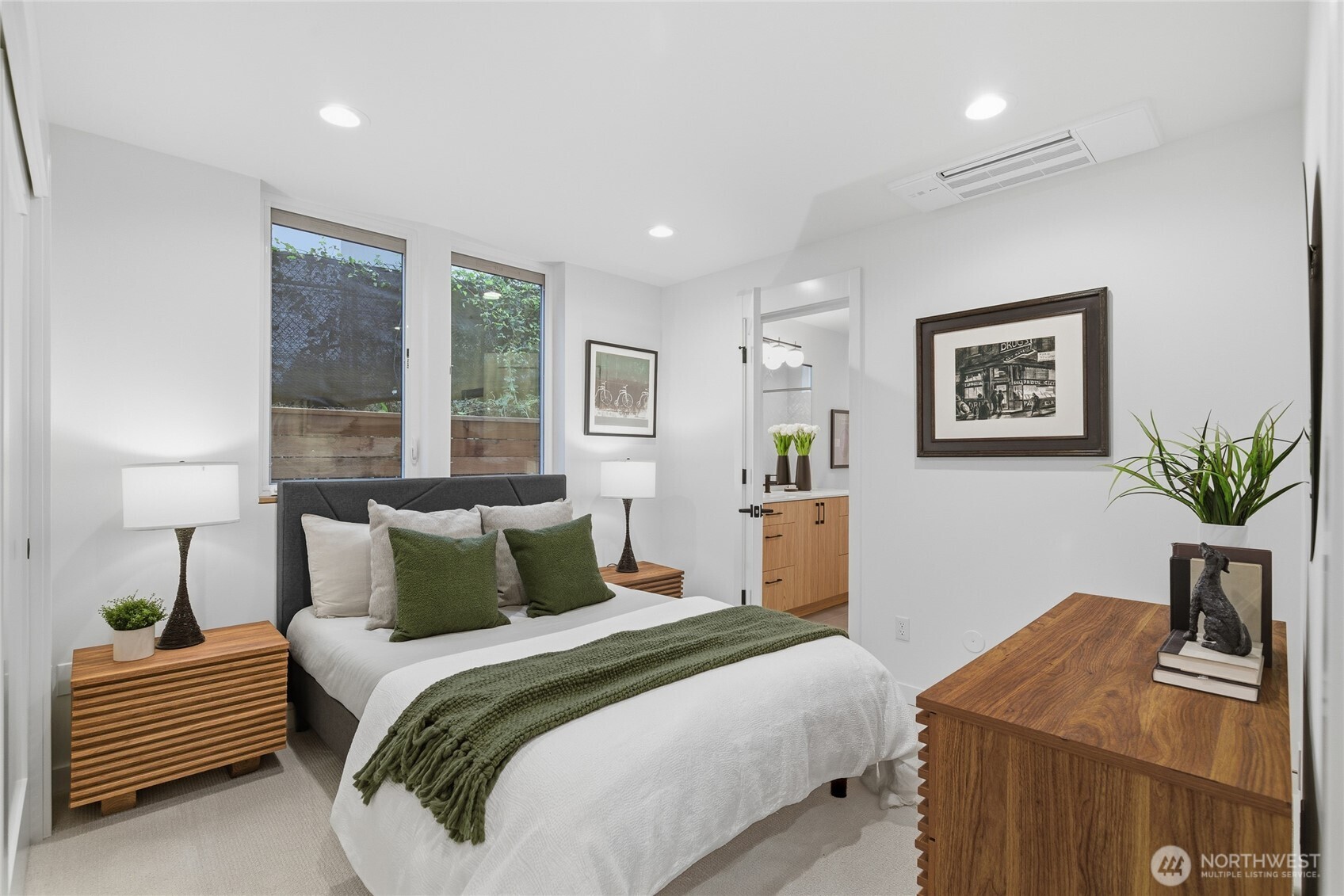 3646 Greenwood Avenue N #B, Seattle, WA 98103