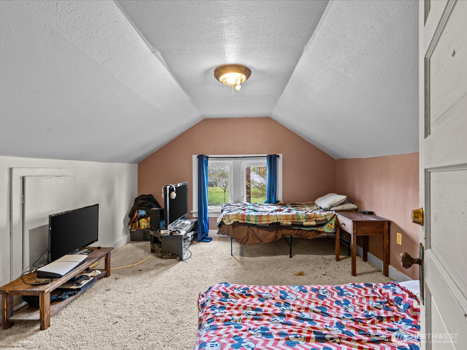 6807 Commercial Avenue , Everett, WA 98203-5304