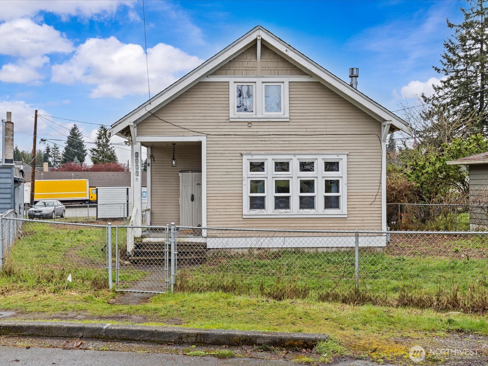 6807 Commercial Avenue , Everett, WA 98203-5304