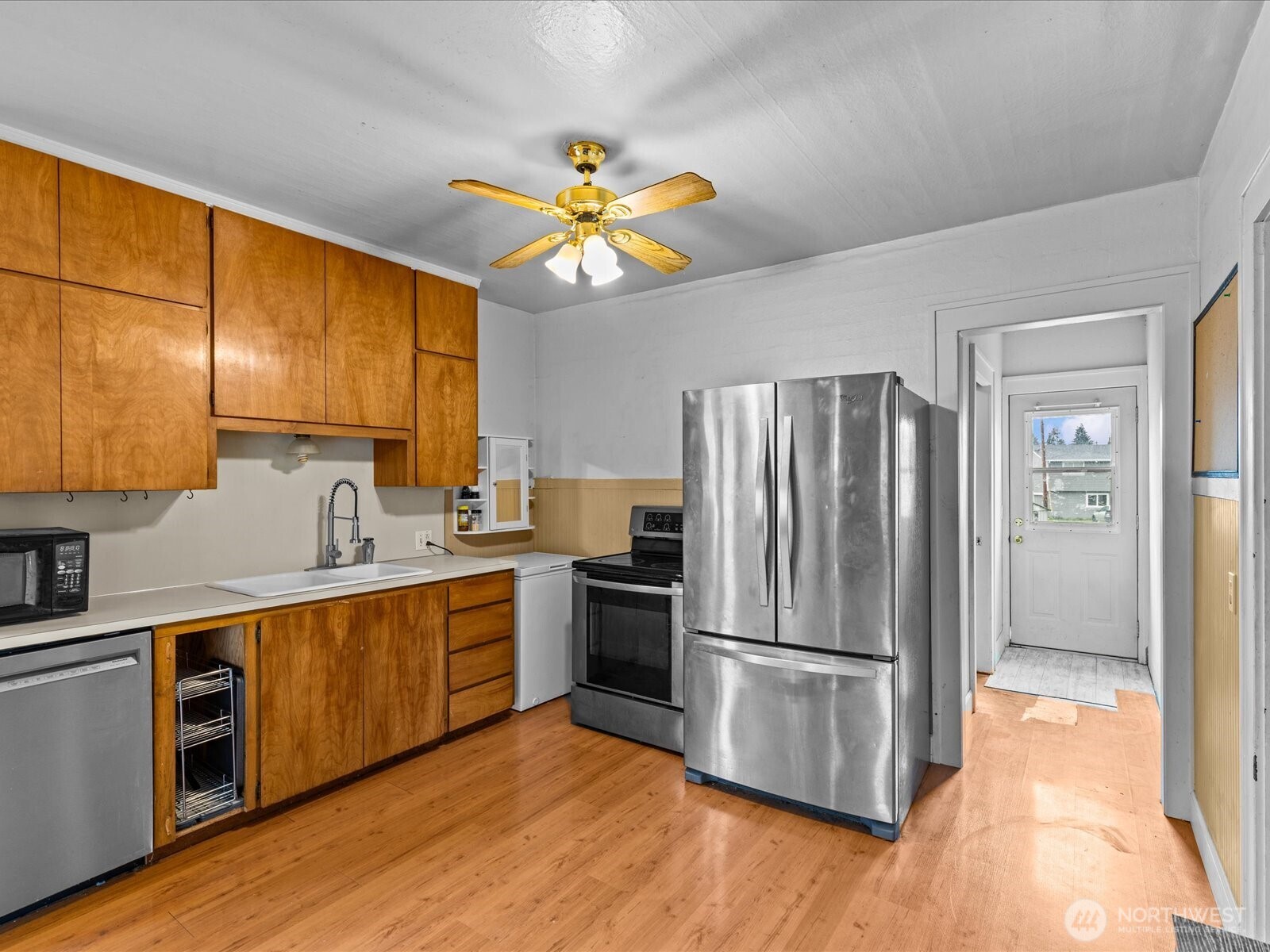 6807 Commercial Avenue , Everett, WA 98203-5304