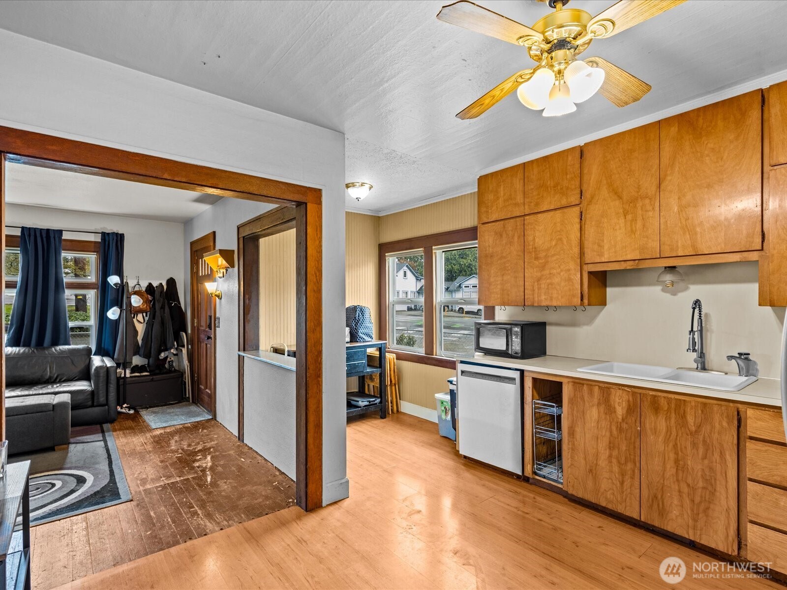 6807 Commercial Avenue , Everett, WA 98203-5304