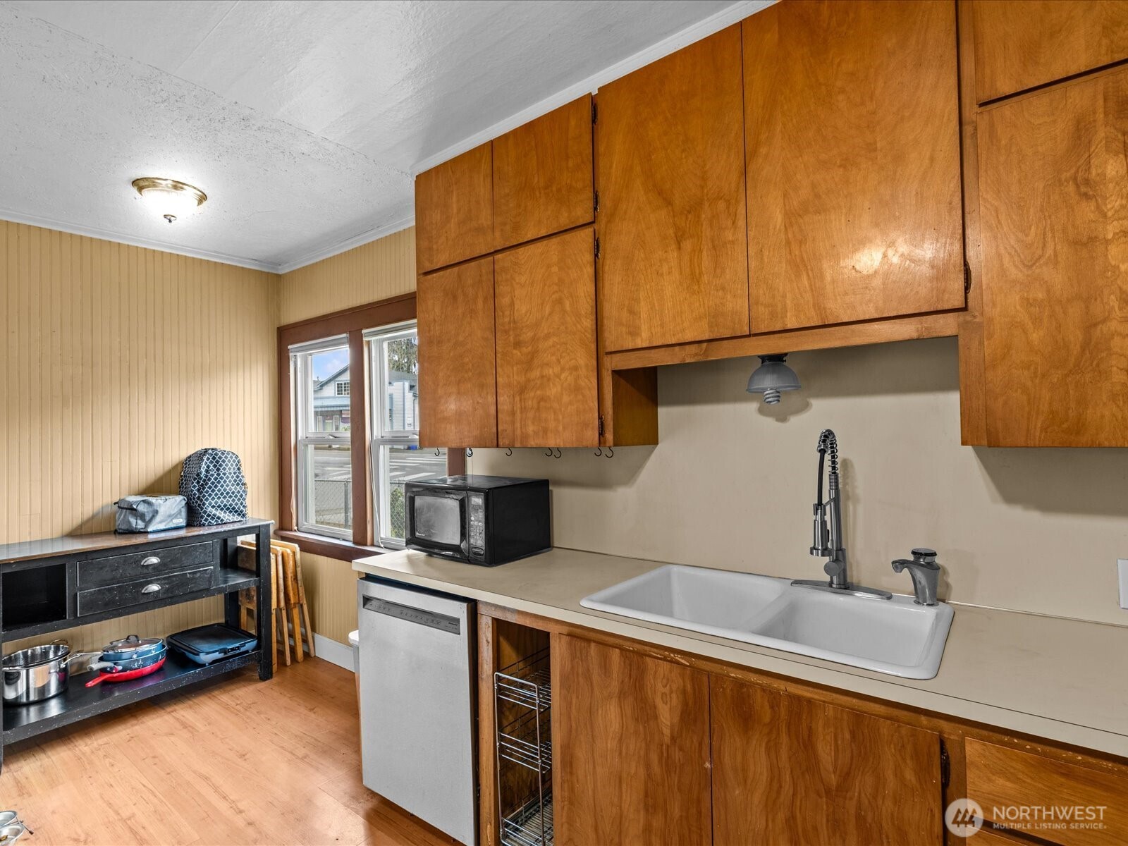 6807 Commercial Avenue , Everett, WA 98203-5304