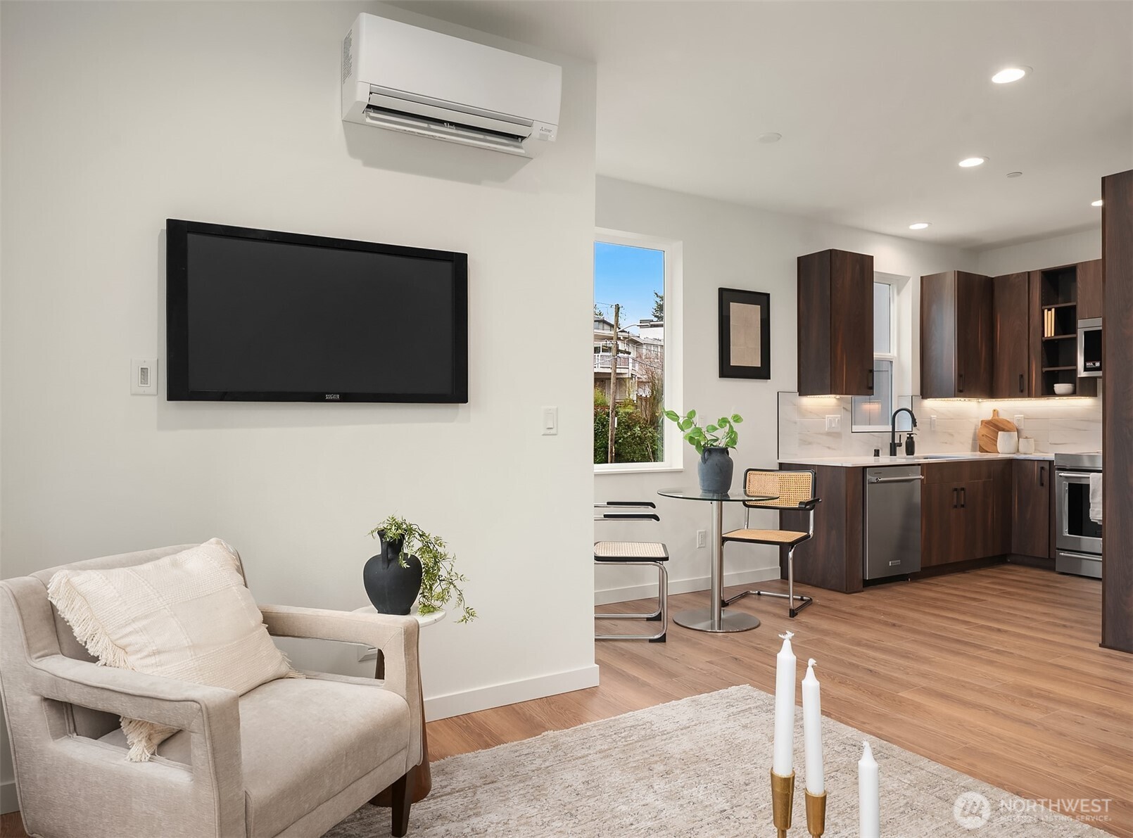 221 NE 75th Street , Seattle, WA 98115