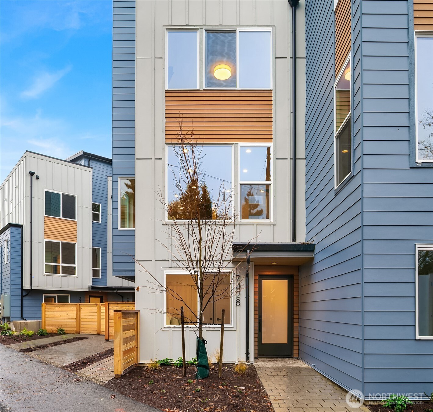 221 NE 75th Street , Seattle, WA 98115