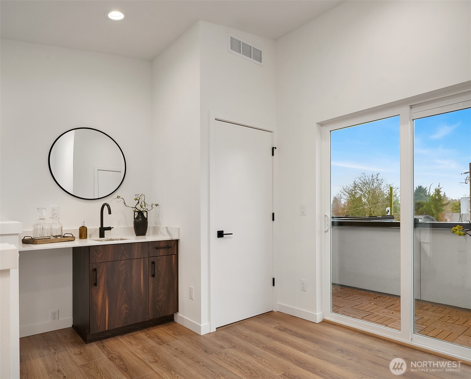 221 NE 75th Street , Seattle, WA 98115