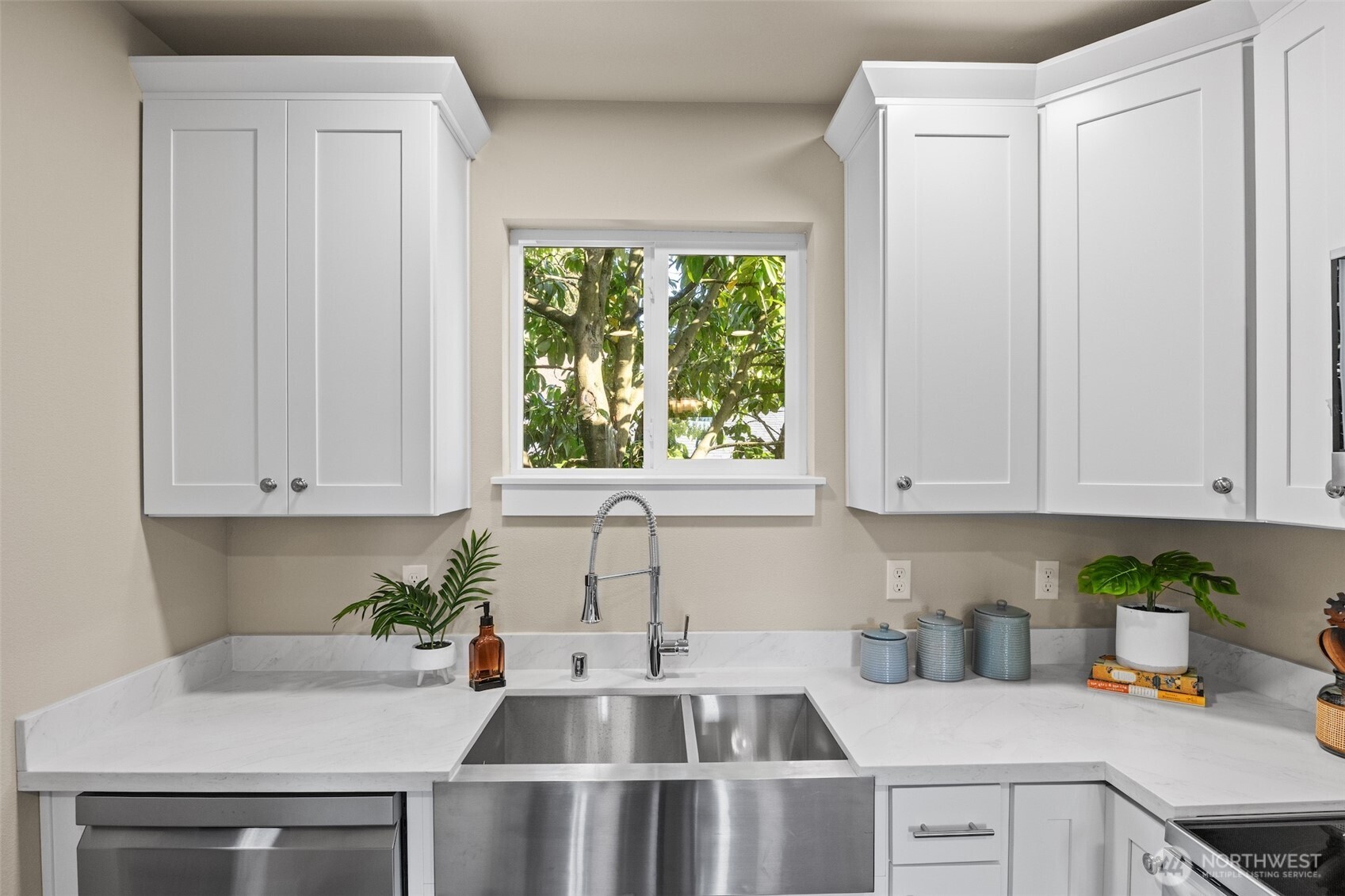 9547 Wallingford Avenue N, Seattle, WA 98103