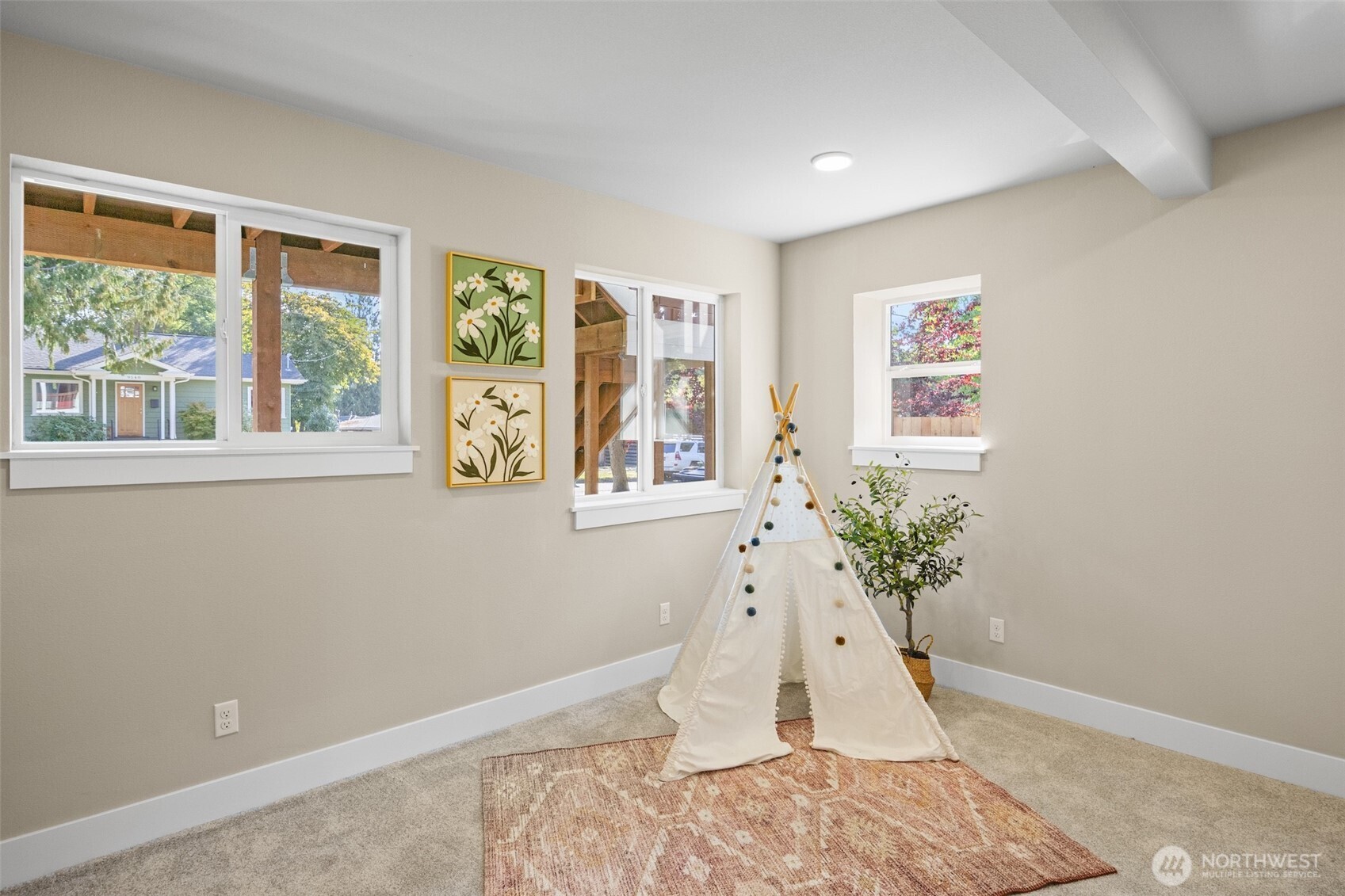 9547 Wallingford Avenue N, Seattle, WA 98103