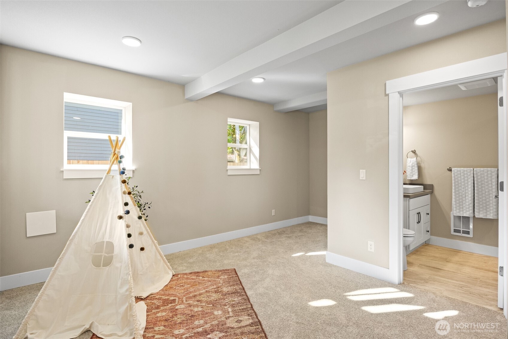 9547 Wallingford Avenue N, Seattle, WA 98103