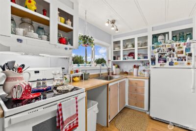 1050 Howard Street #9, Raymond, WA 98577 - Photo 9