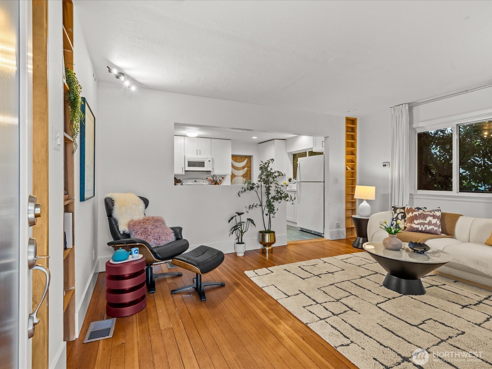 8117 17th Avenue SW, Seattle, WA 98106