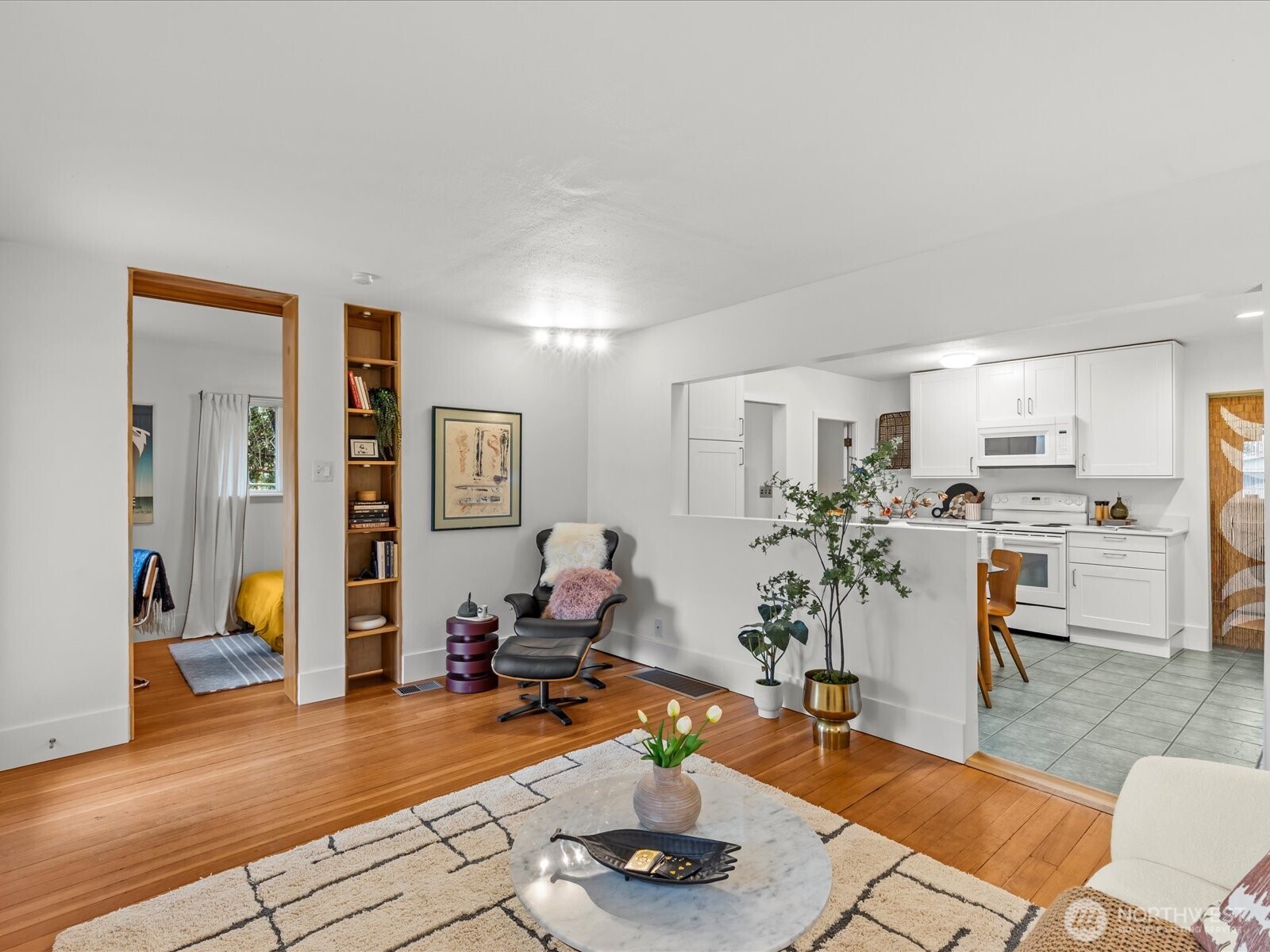 8117 17th Avenue SW, Seattle, WA 98106