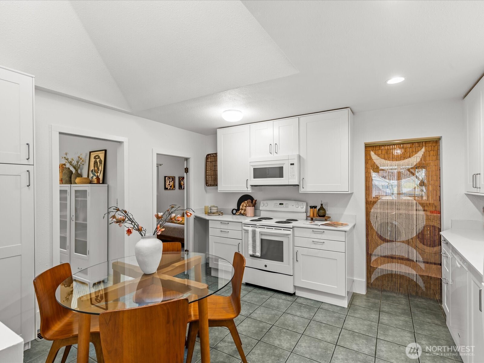 8117 17th Avenue SW, Seattle, WA 98106