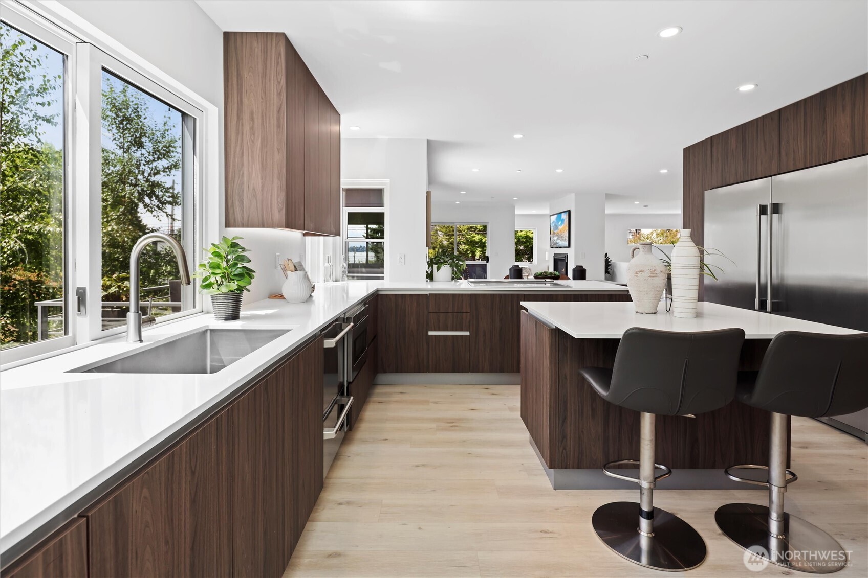 6304 Lakeview Drive , Kirkland, WA 98033