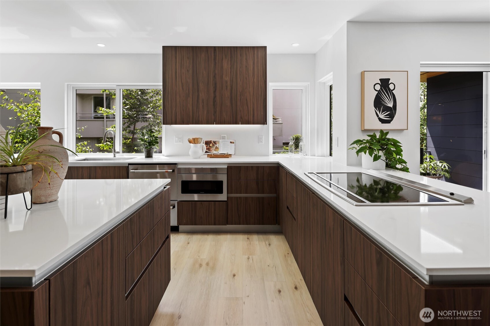 6304 Lakeview Drive , Kirkland, WA 98033