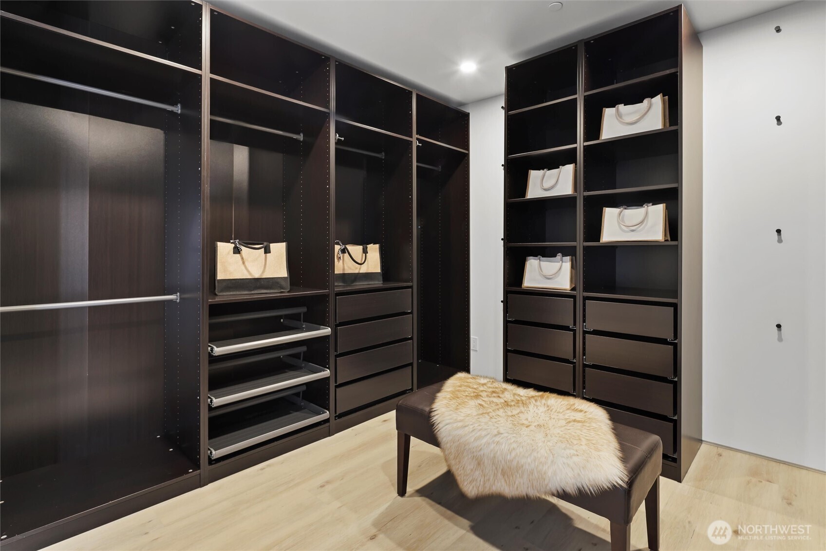 6304 Lakeview Drive , Kirkland, WA 98033