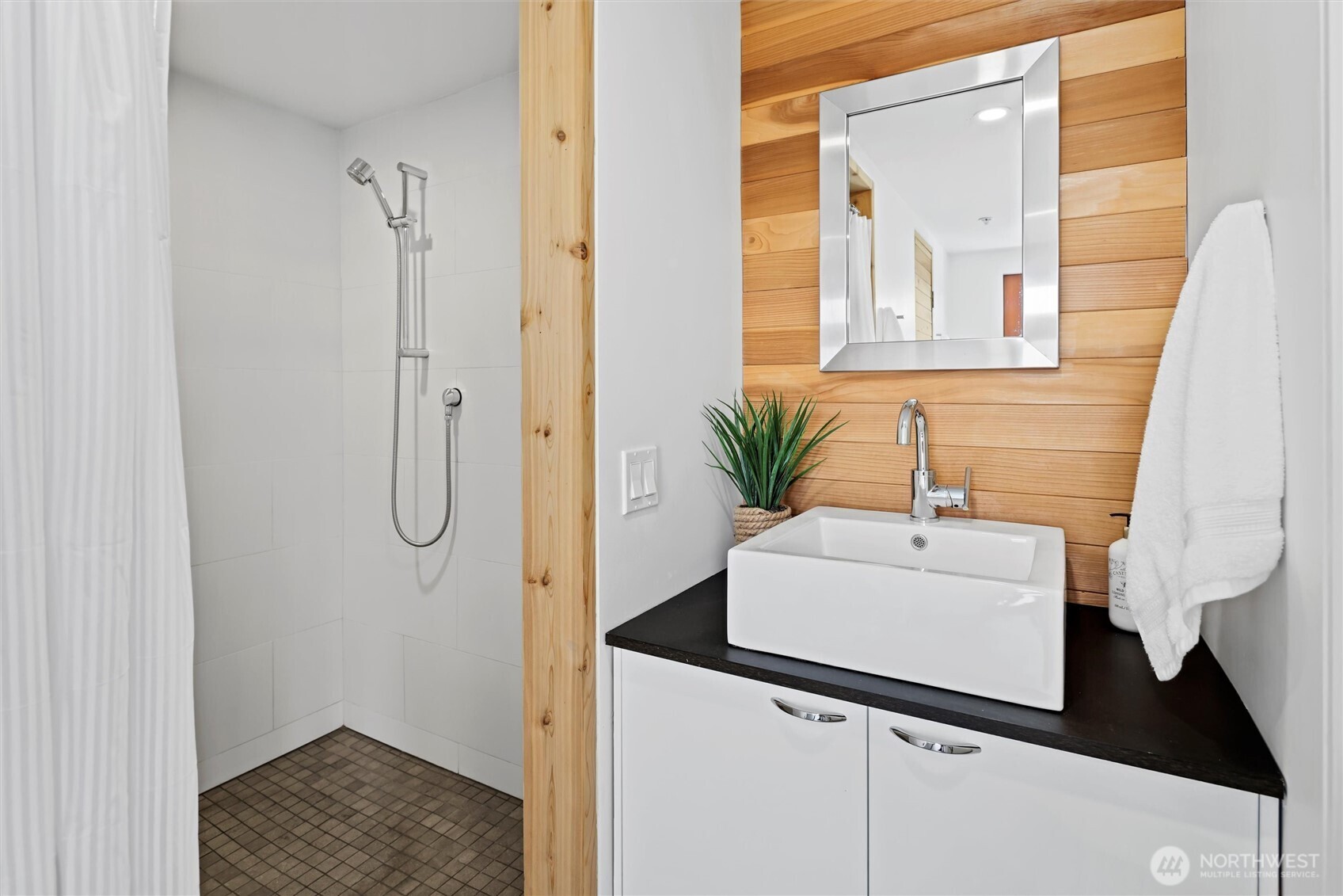 6304 Lakeview Drive , Kirkland, WA 98033