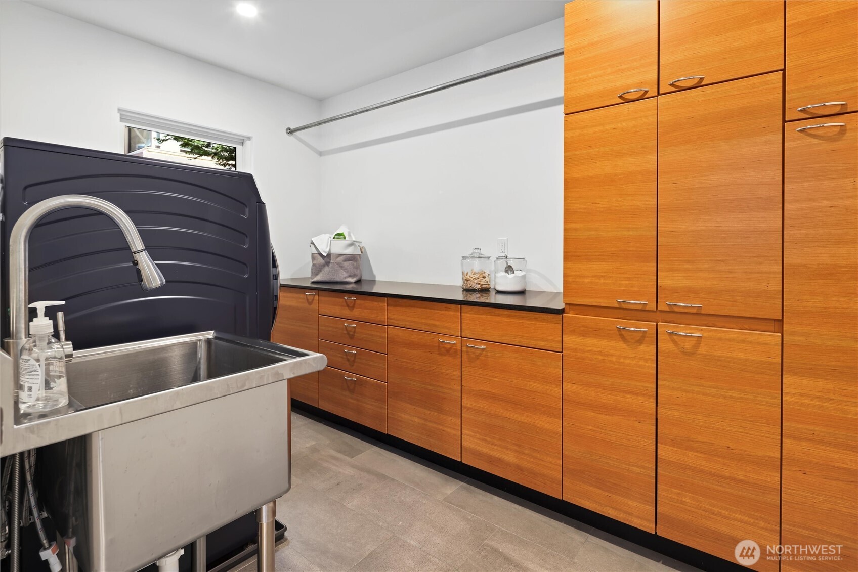 6304 Lakeview Drive , Kirkland, WA 98033