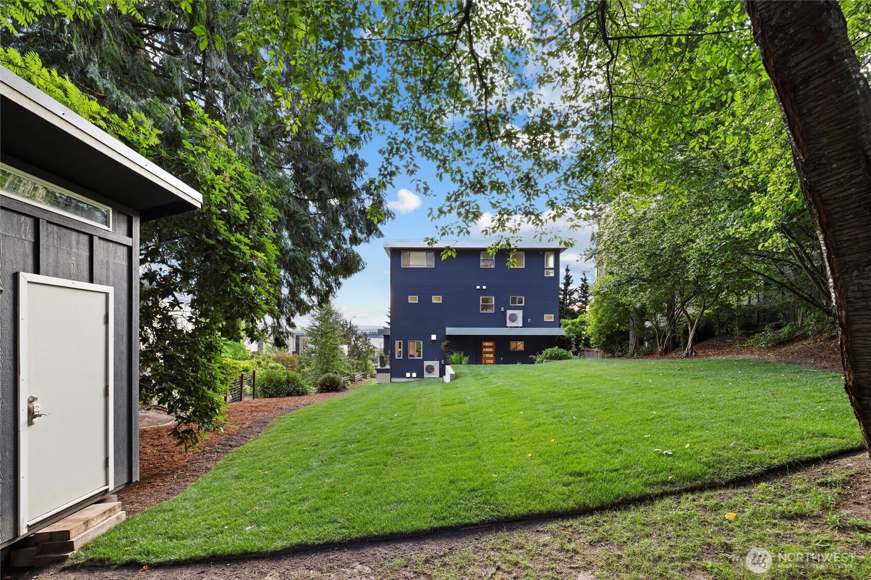 6304 Lakeview Drive , Kirkland, WA 98033