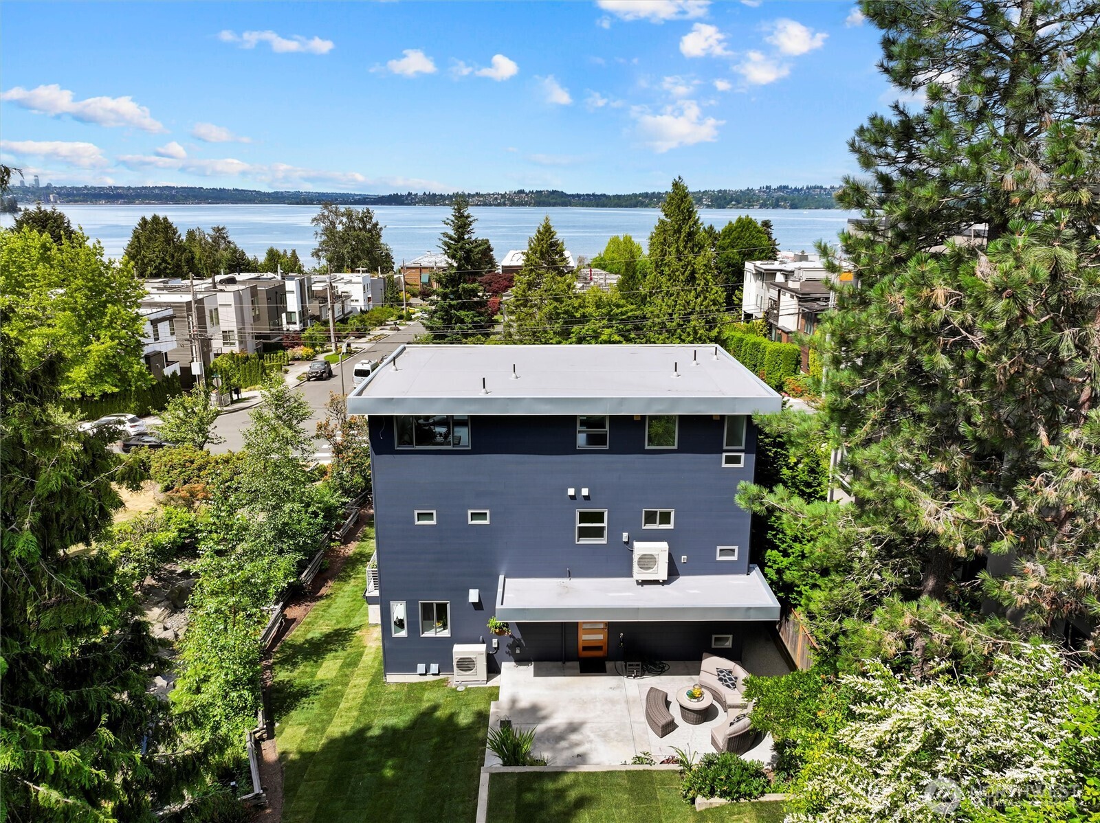 6304 Lakeview Drive , Kirkland, WA 98033