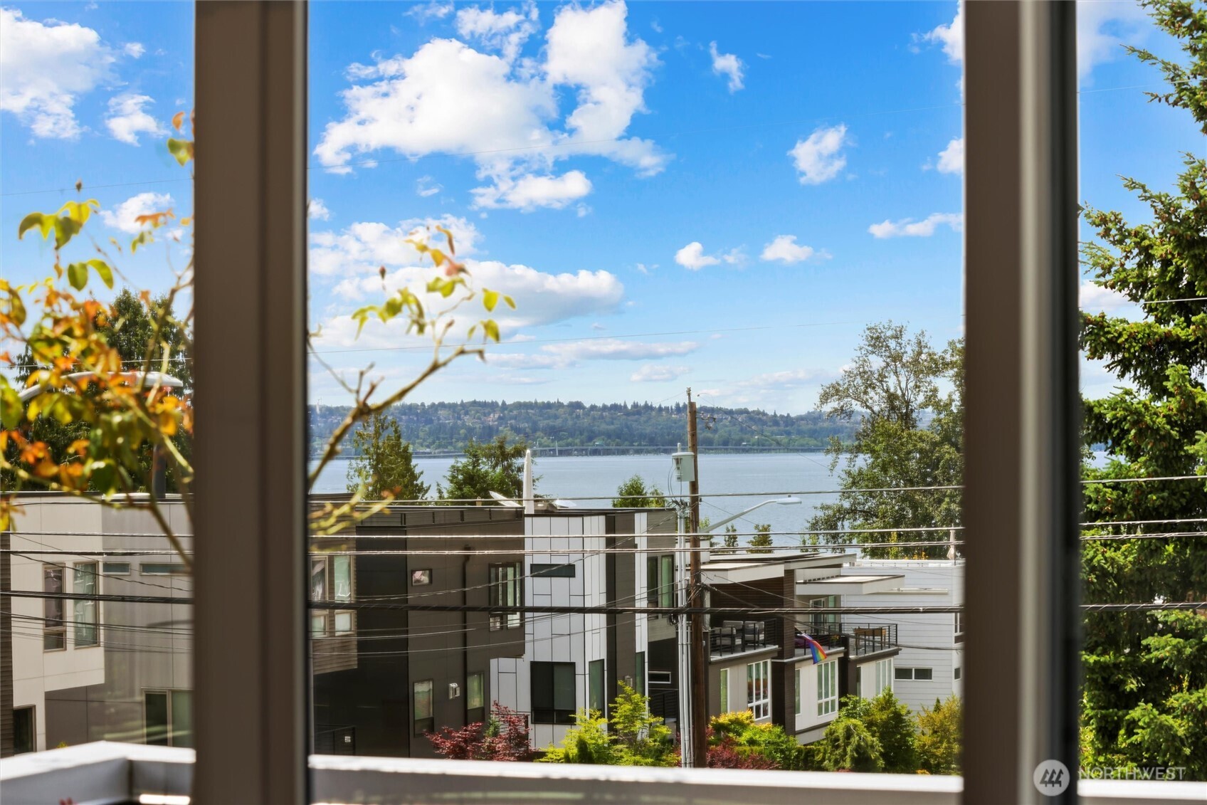 6304 Lakeview Drive , Kirkland, WA 98033