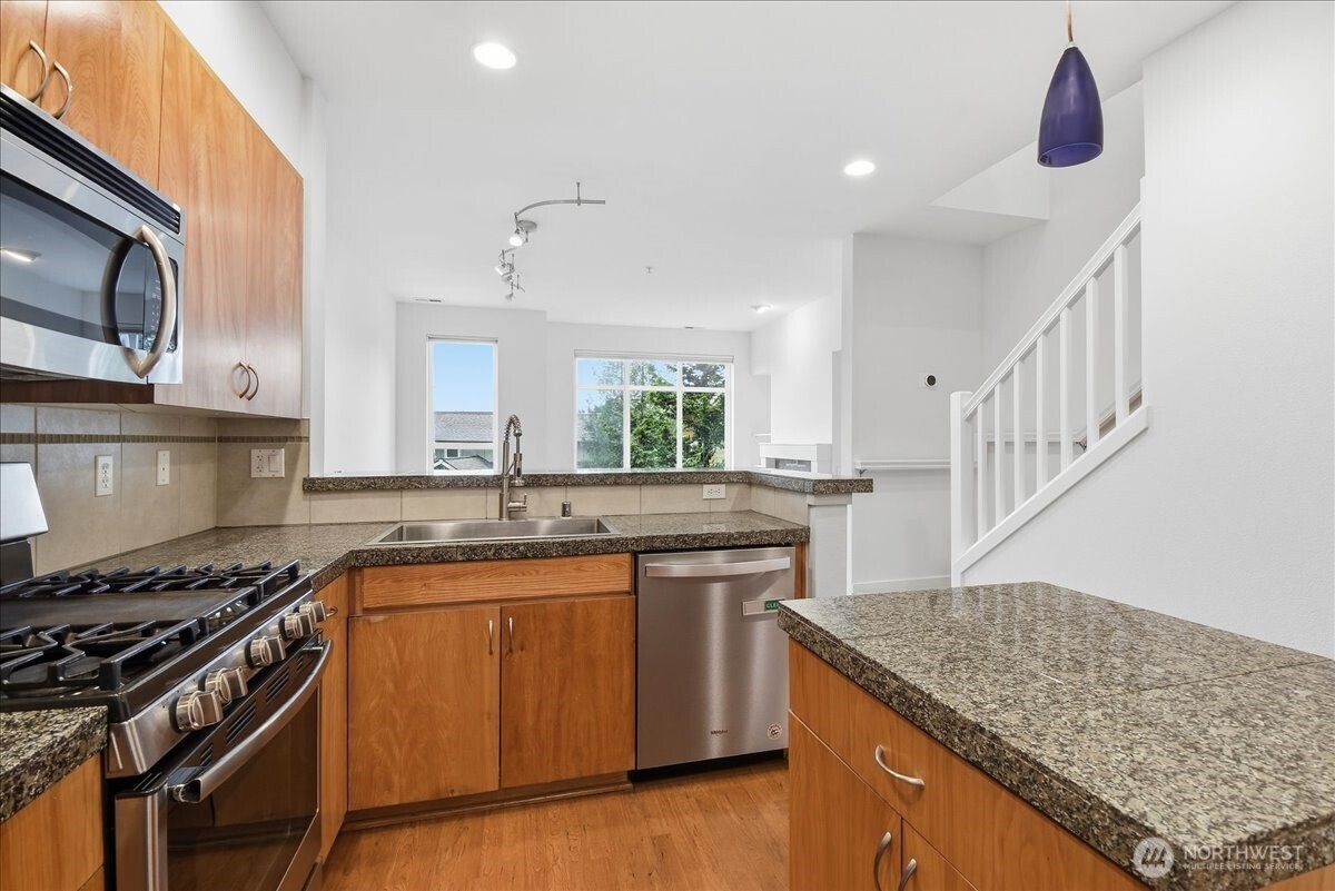 63 Cougar Ridge Road NW #2102, Issaquah, WA 98027