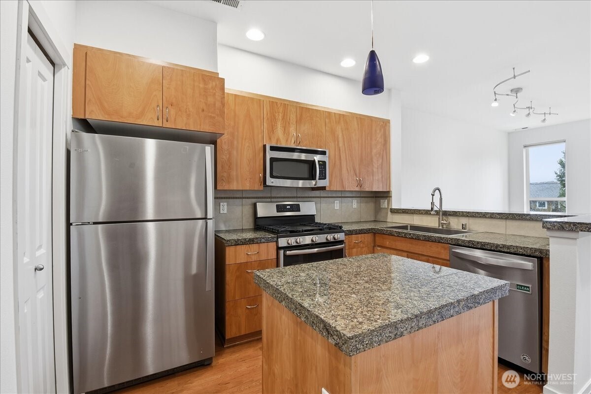 63 Cougar Ridge Road NW #2102, Issaquah, WA 98027