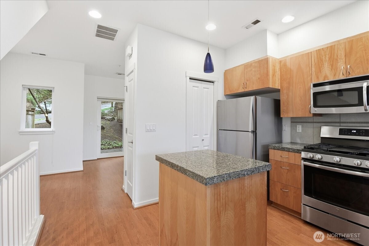 63 Cougar Ridge Road NW #2102, Issaquah, WA 98027