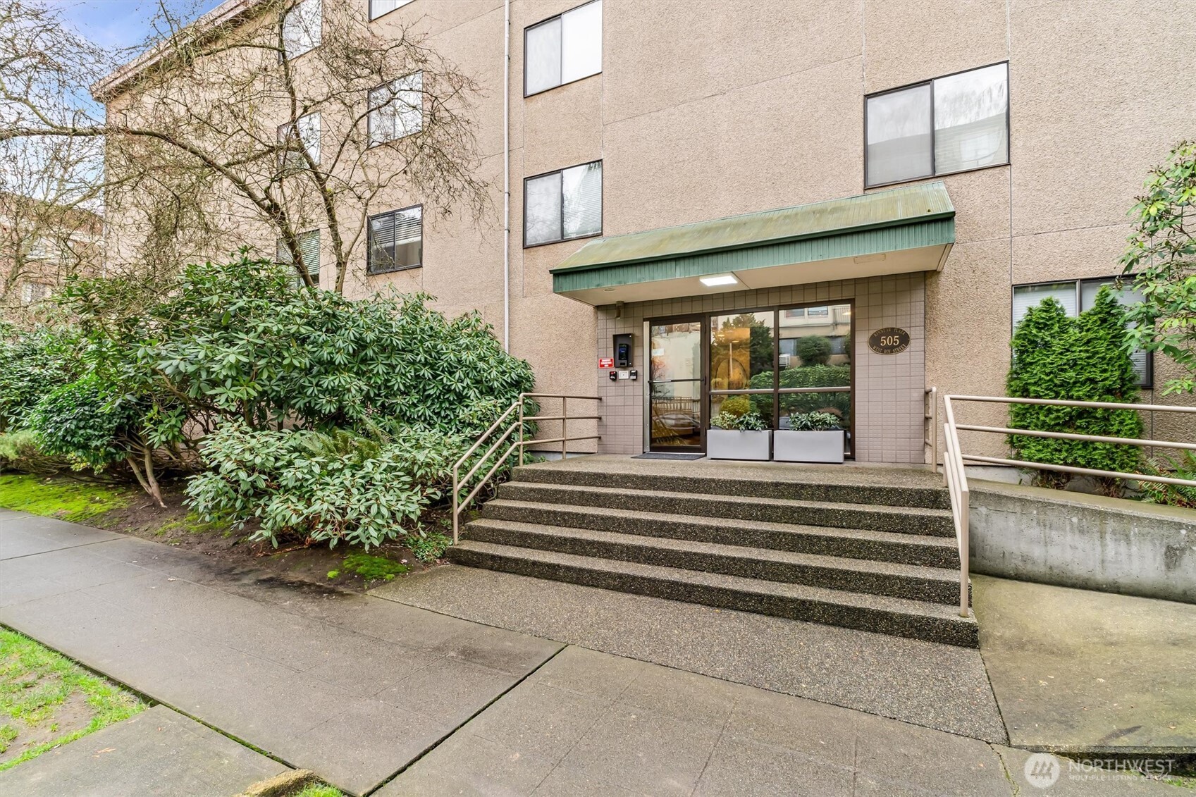 505 W Roy Street #304, Seattle, WA 98119-3882