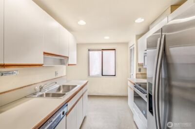 505 W Roy Street #304, Seattle, WA 98119-3882 - Photo 11