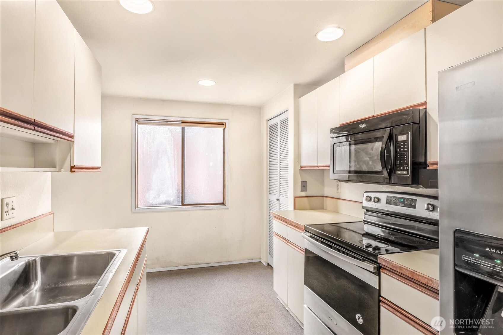 505 W Roy Street #304, Seattle, WA 98119-3882