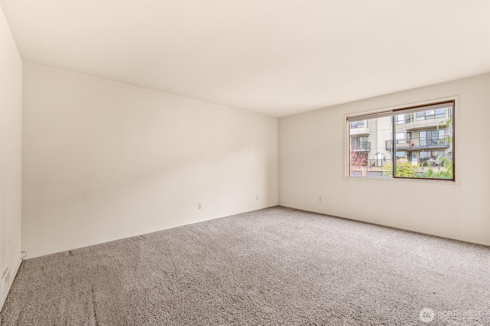 505 W Roy Street #304, Seattle, WA 98119-3882