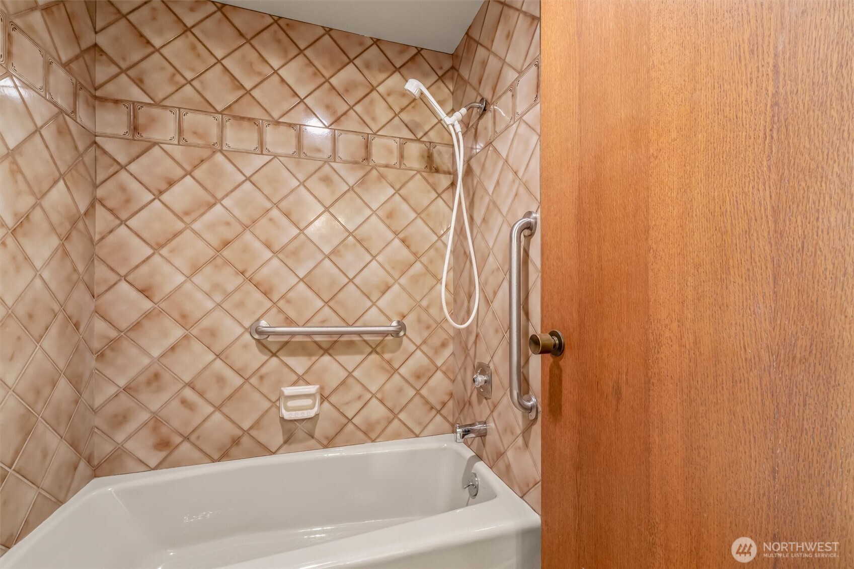 505 W Roy Street #304, Seattle, WA 98119-3882