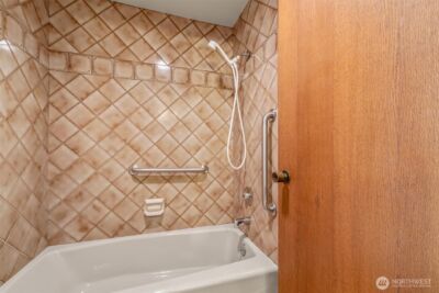 505 W Roy Street #304, Seattle, WA 98119-3882 - Photo 18