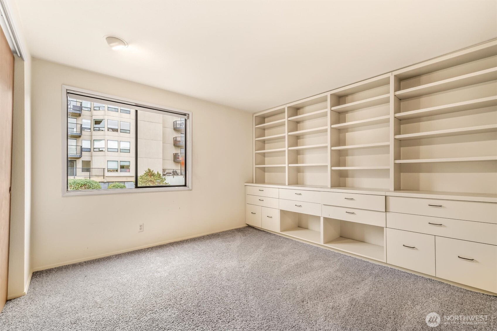 505 W Roy Street #304, Seattle, WA 98119-3882