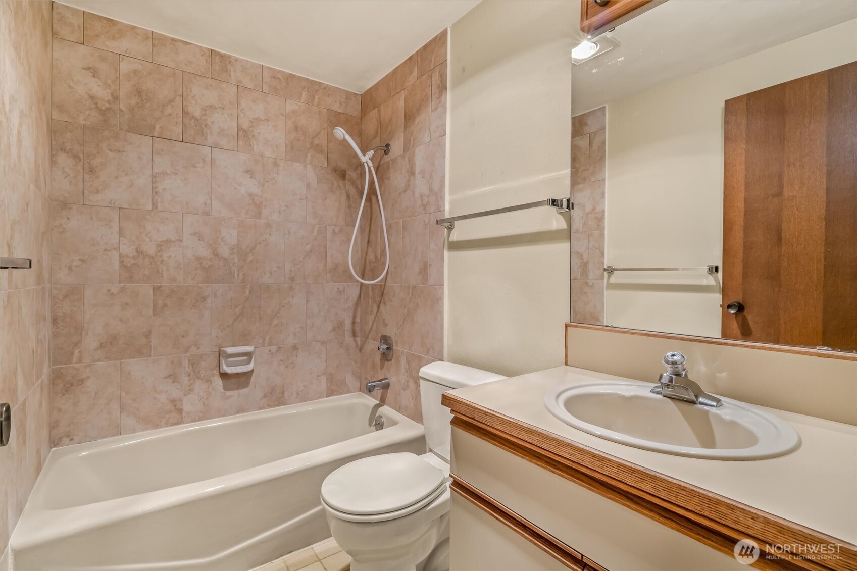 505 W Roy Street #304, Seattle, WA 98119-3882