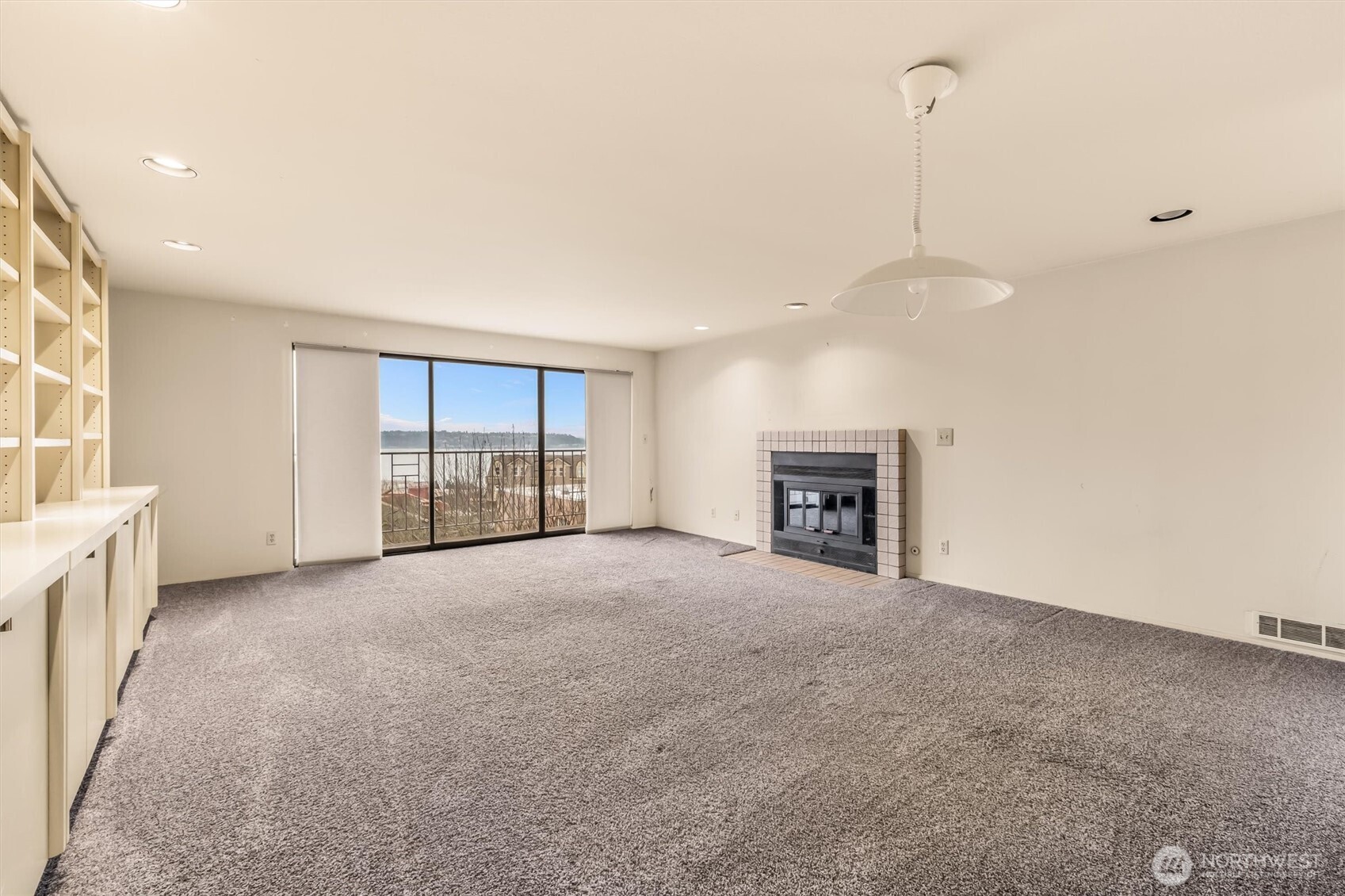 505 W Roy Street #304, Seattle, WA 98119-3882