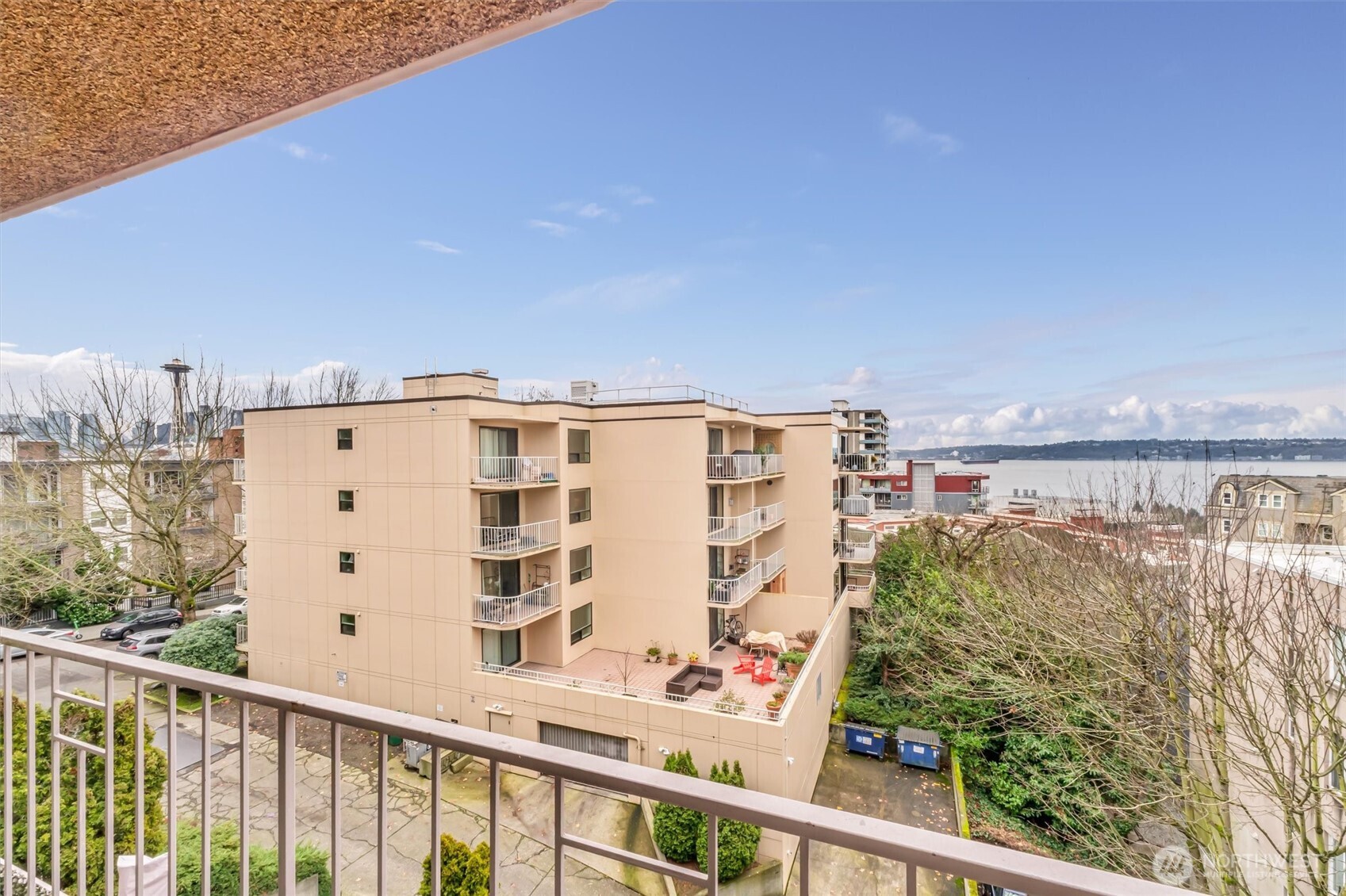 505 W Roy Street #304, Seattle, WA 98119-3882