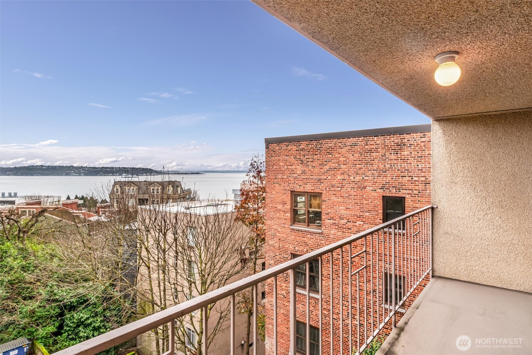 505 W Roy Street #304, Seattle, WA 98119-3882